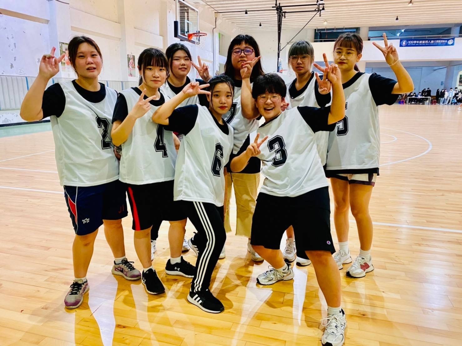 賀！國際企業與貿易學系_新生盃女子籃球比賽 榮獲 亞軍圖片