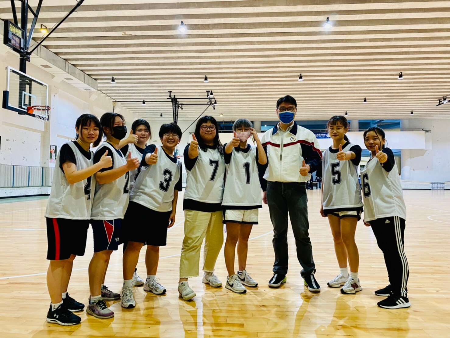 賀！國際企業與貿易學系_新生盃女子籃球比賽 榮獲 亞軍圖片