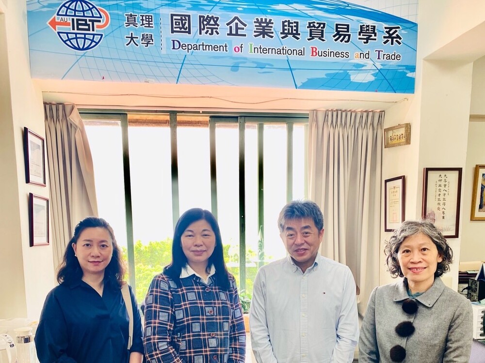 三得電子股份有限公司黃總監來拜訪林冠汝主任洽談企業實習圖片