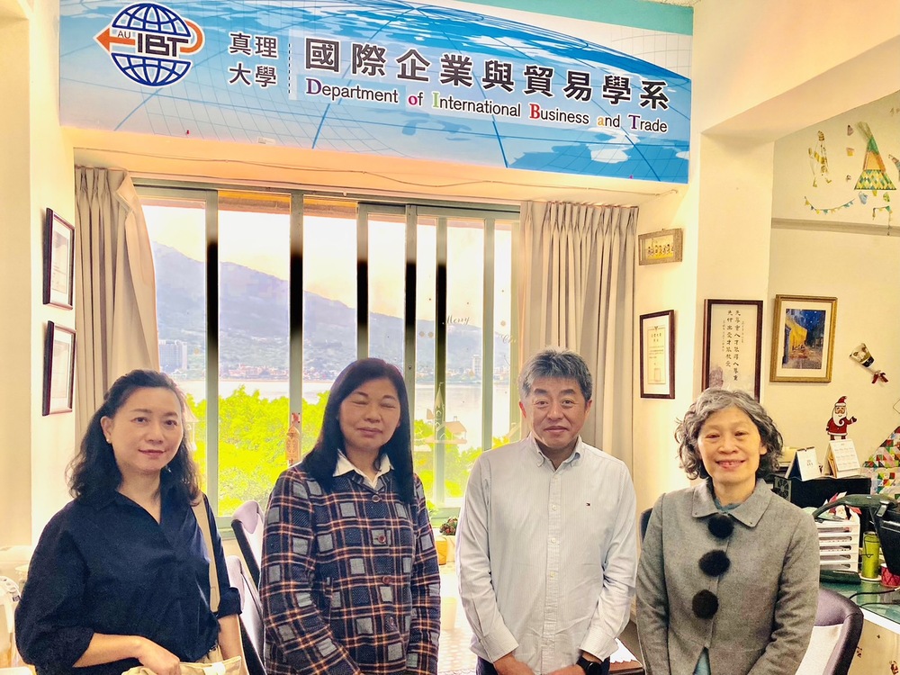 三得電子股份有限公司黃總監來拜訪林冠汝主任洽談企業實習圖片