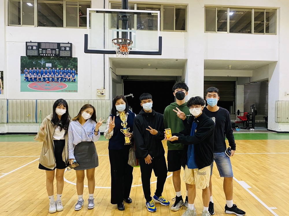 賀!國際企業與貿易學系 新生盃男子籃球比賽 榮獲 殿軍圖片