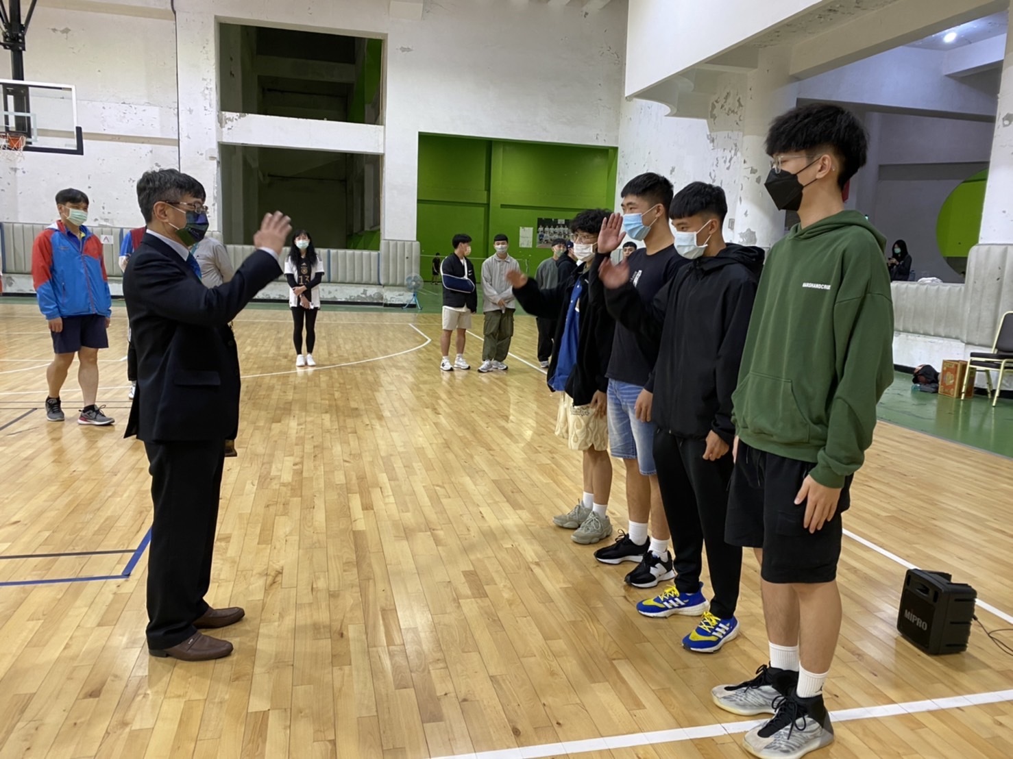 賀!國際企業與貿易學系 新生盃男子籃球比賽 榮獲 殿軍圖片
