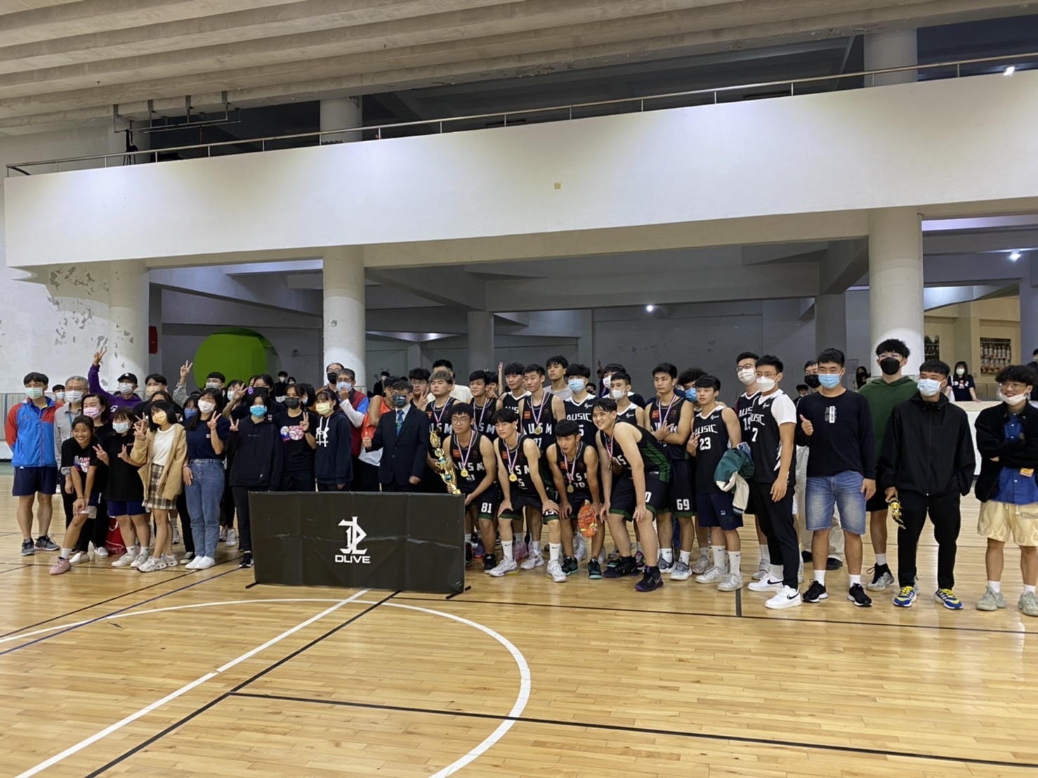 賀!國際企業與貿易學系 新生盃男子籃球比賽 榮獲 殿軍圖片