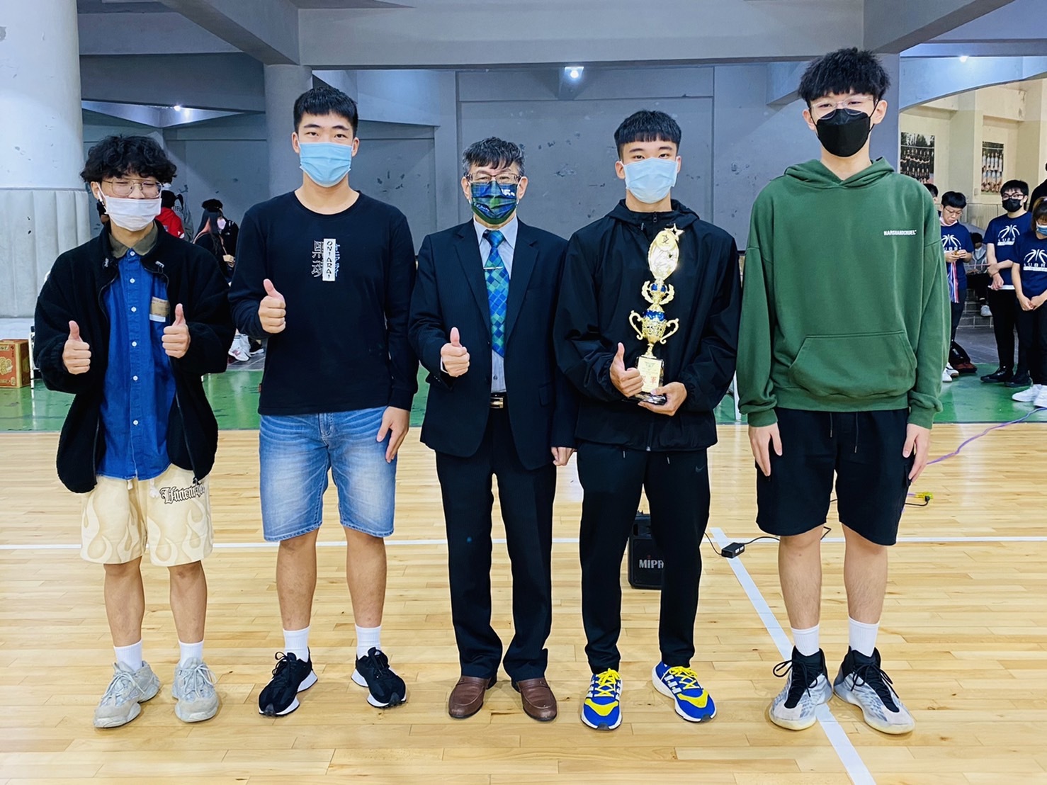 賀!國際企業與貿易學系 新生盃男子籃球比賽 榮獲 殿軍圖片