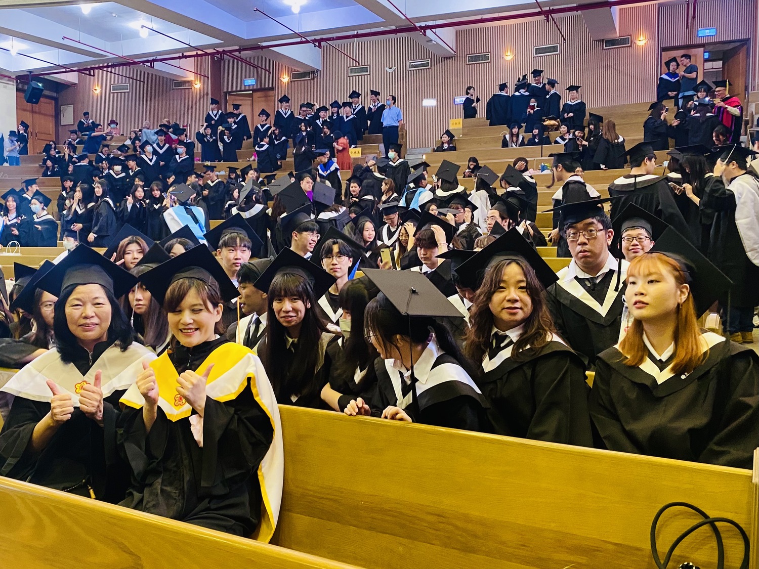 6月7日真理大學畢業典禮且國貿系舉辦茶會歡送41位應屆畢業生圖片