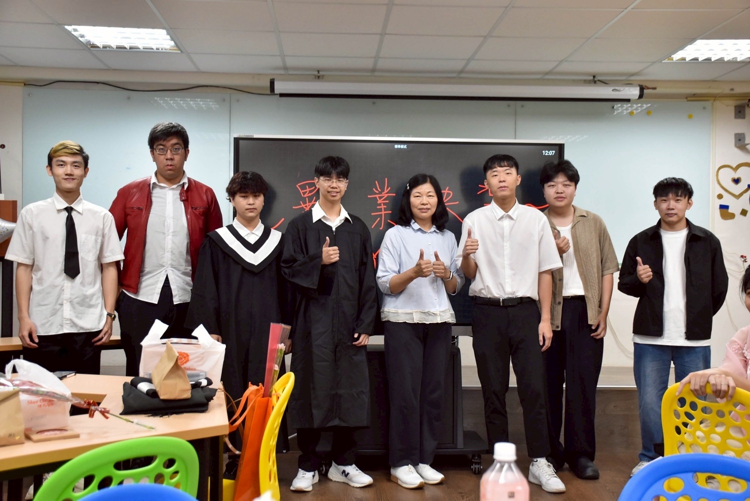 6月7日真理大學畢業典禮且國貿系舉辦茶會歡送41位應屆畢業生圖片