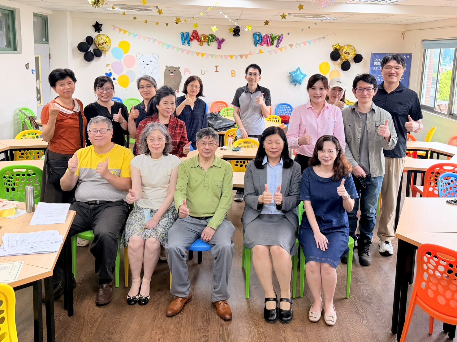 林冠汝主任在教師專業成長社群分享如何結合周邊資源翻轉教學與研究圖片