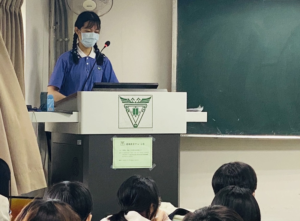 林冠汝在「社會關懷課程」邀請慈濟慈青及志工分享環保的重要與力行圖片
