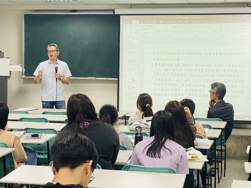 2023年10月27人宋狄君系友獎學金創辦人宋狄君返校與學弟妹分享圖片