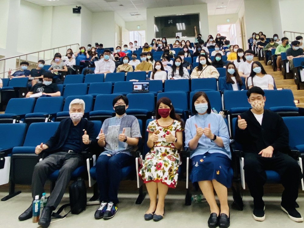 4月26日北投溫泉博物館鍾兆佳館長蒞臨本系演講圖片