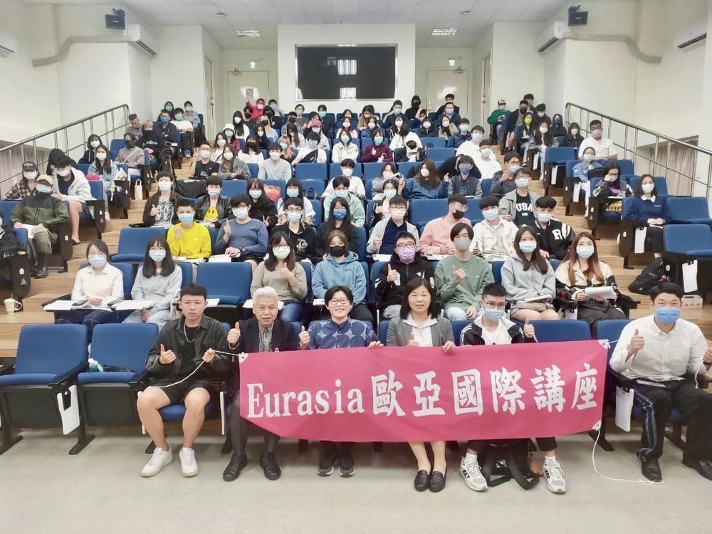 北投溫泉博物館鍾兆佳館長來校分享台日澡堂合作案例圖片