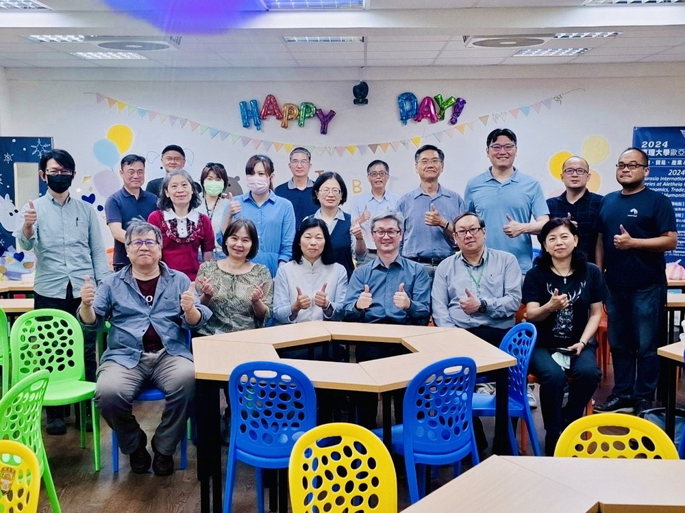 國貿系與東亞中心合辦的教師成長社群第二場分享圖片