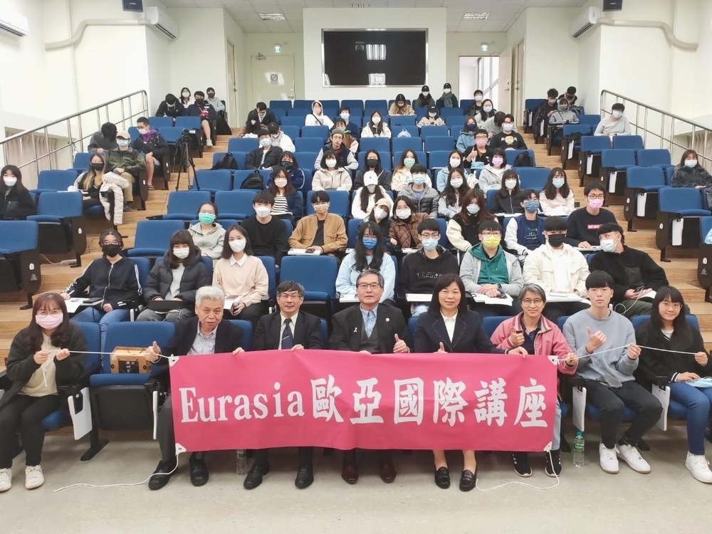 歐亞講座邀請徐興慶校長來演講並拜訪陳奇銘校長。圖片