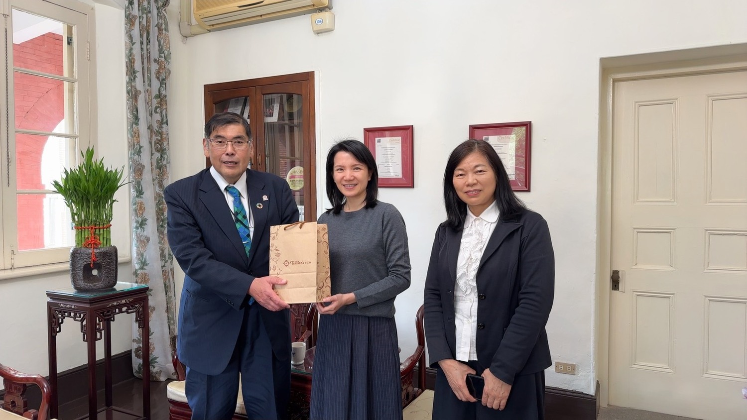 名城大學前校長小原章裕教授來訪真理大學李宜芳校長圖片