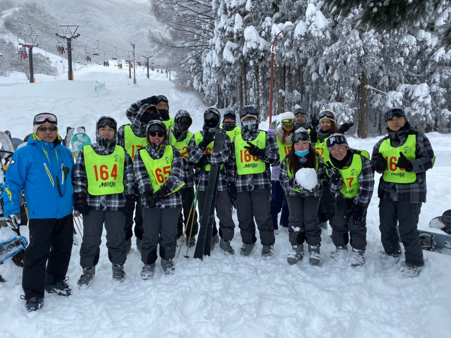 國貿系林冠汝主任帶隊本校師生執行名城大學滑雪研習計畫圖片
