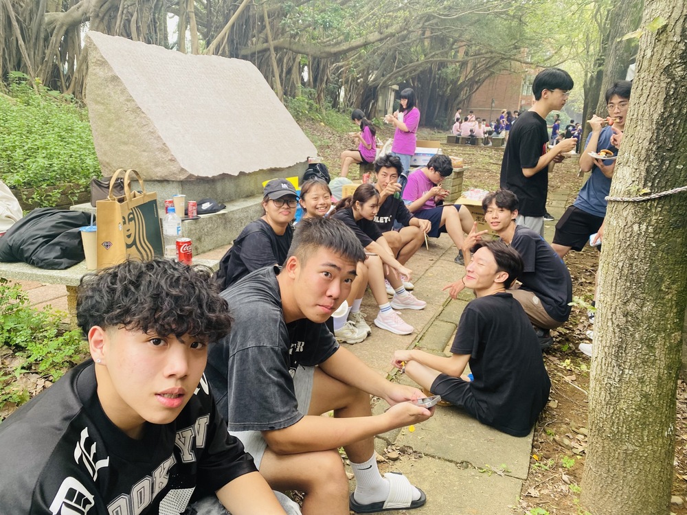 系友回娘家與學弟妹一起烤肉同樂圖片