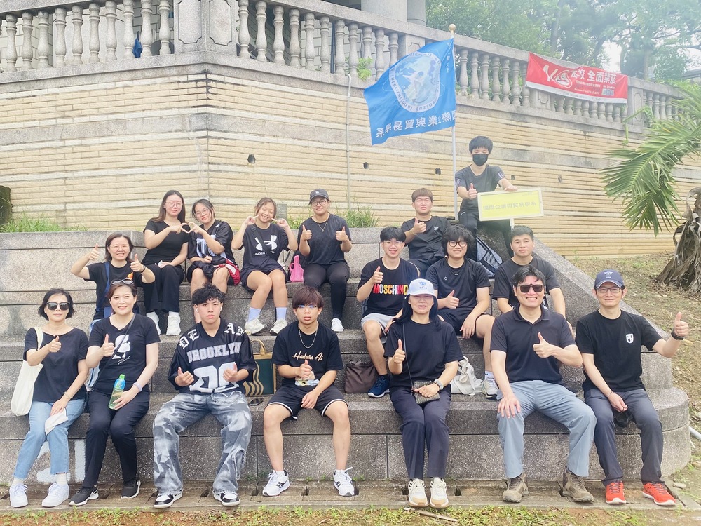 系友回娘家與學弟妹一起烤肉同樂圖片