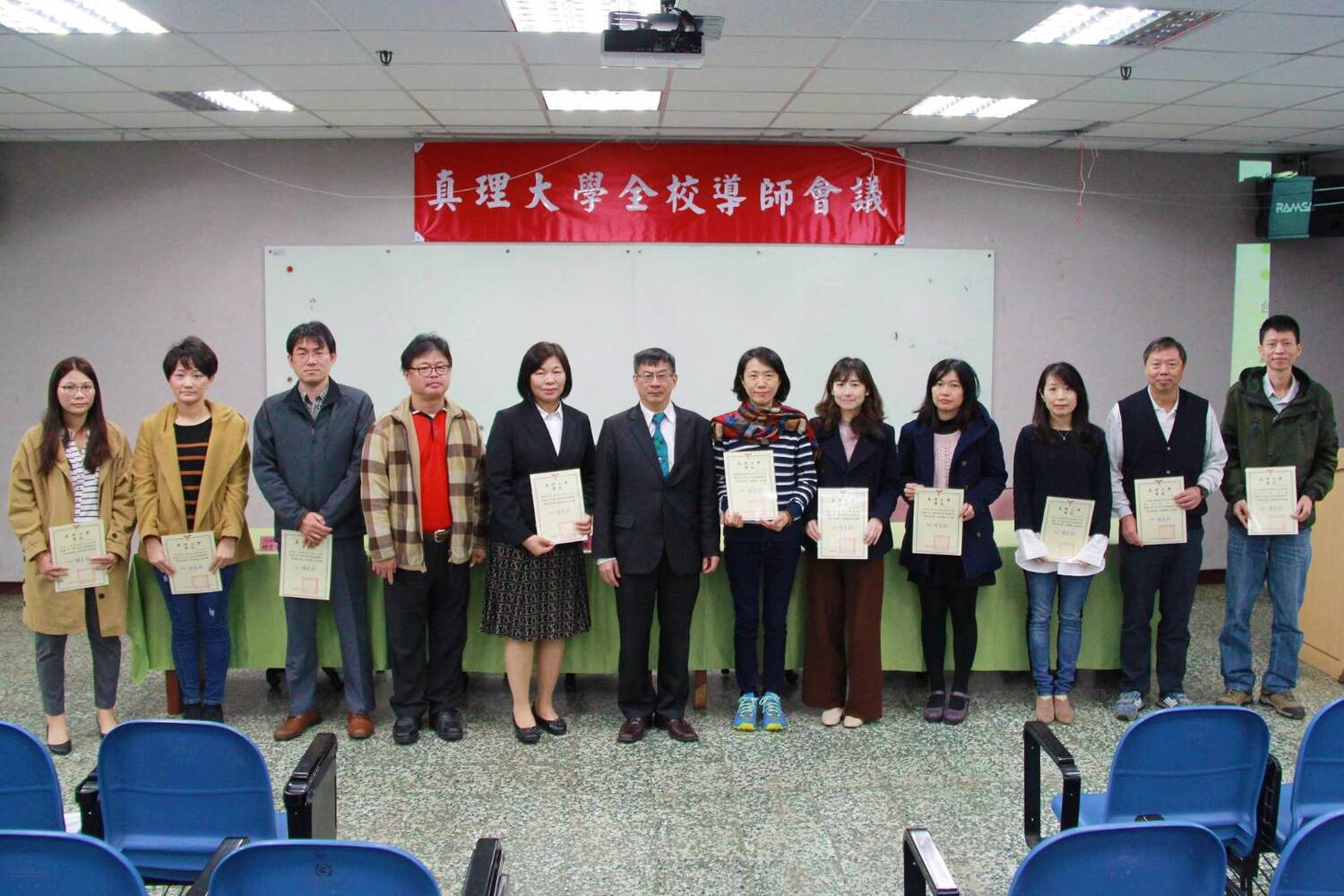 賀!國際貿易學系_林冠汝主任榮獲107學年度研究績優教師「傑出研究獎」圖片