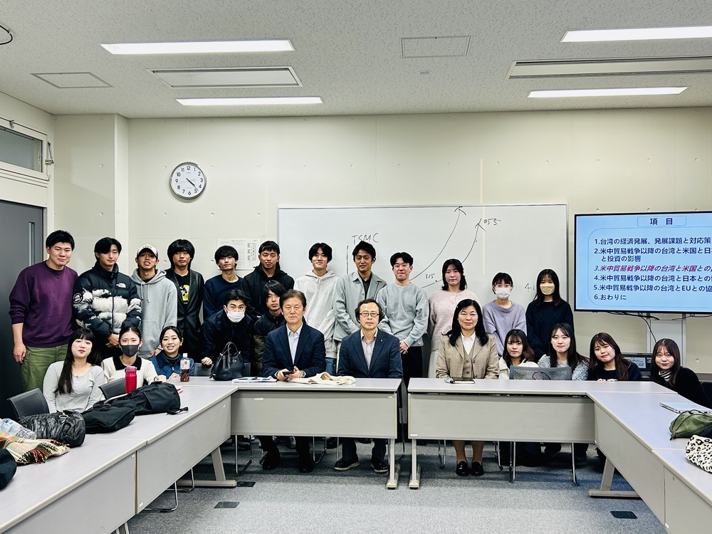 12月3日及4日林冠汝主任受母校名城大學經濟學部圖片