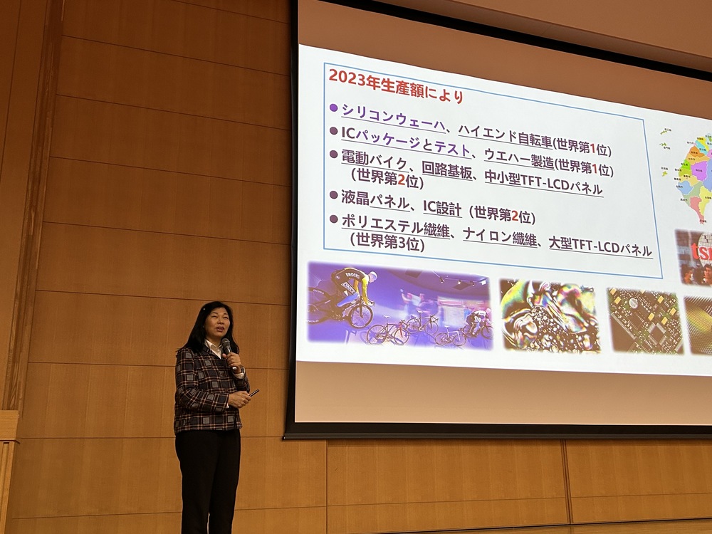 12月3日及4日林冠汝主任受母校名城大學經濟學部圖片