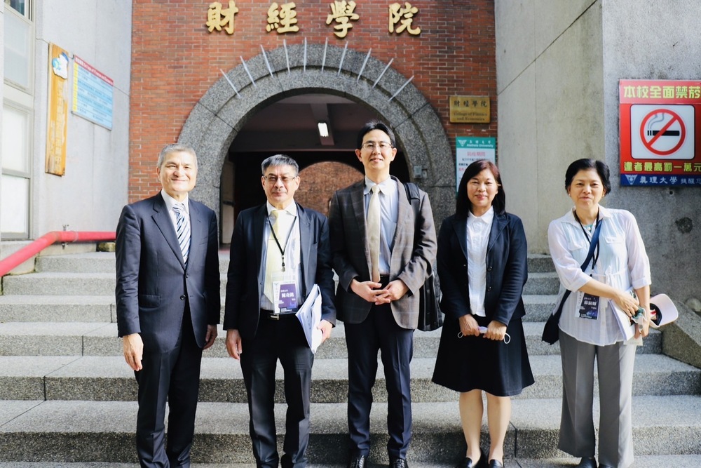 2023年5月25日星城大學正副校長來訪陳校長，林冠汝主任陪同招待圖片