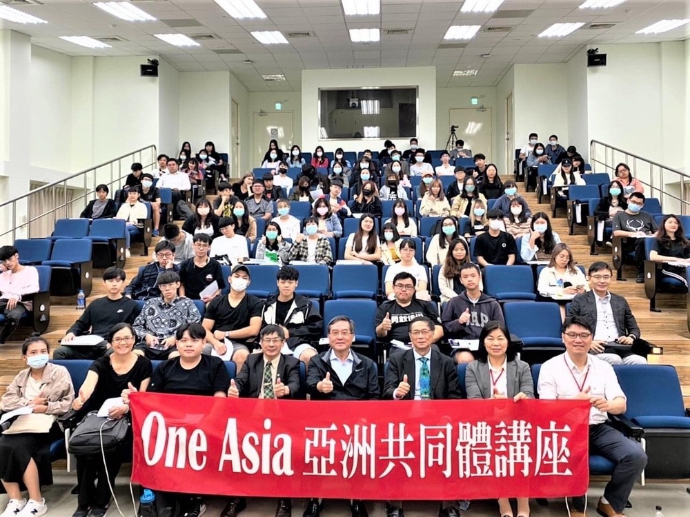 國企系再次邀請東方線上消費研究集團蔡鴻賢執行長蒞臨演講圖片