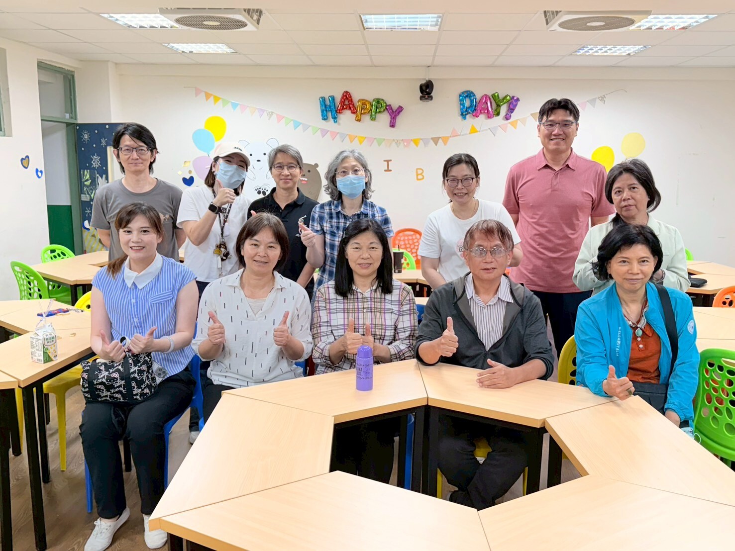 吳景欽主任在教師專業成長社群分享生成式AI用於教學所涉之著作權侵害風險圖片
