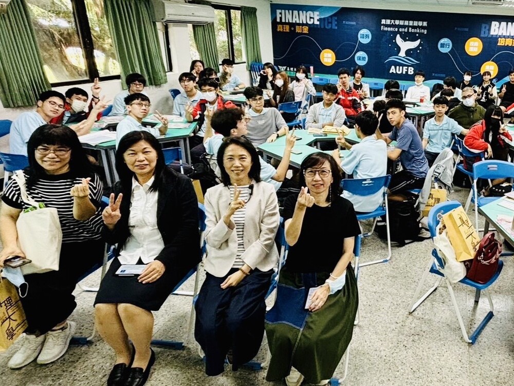 新北市林口高中訪問財經學院林冠汝主任說明學系特色圖片