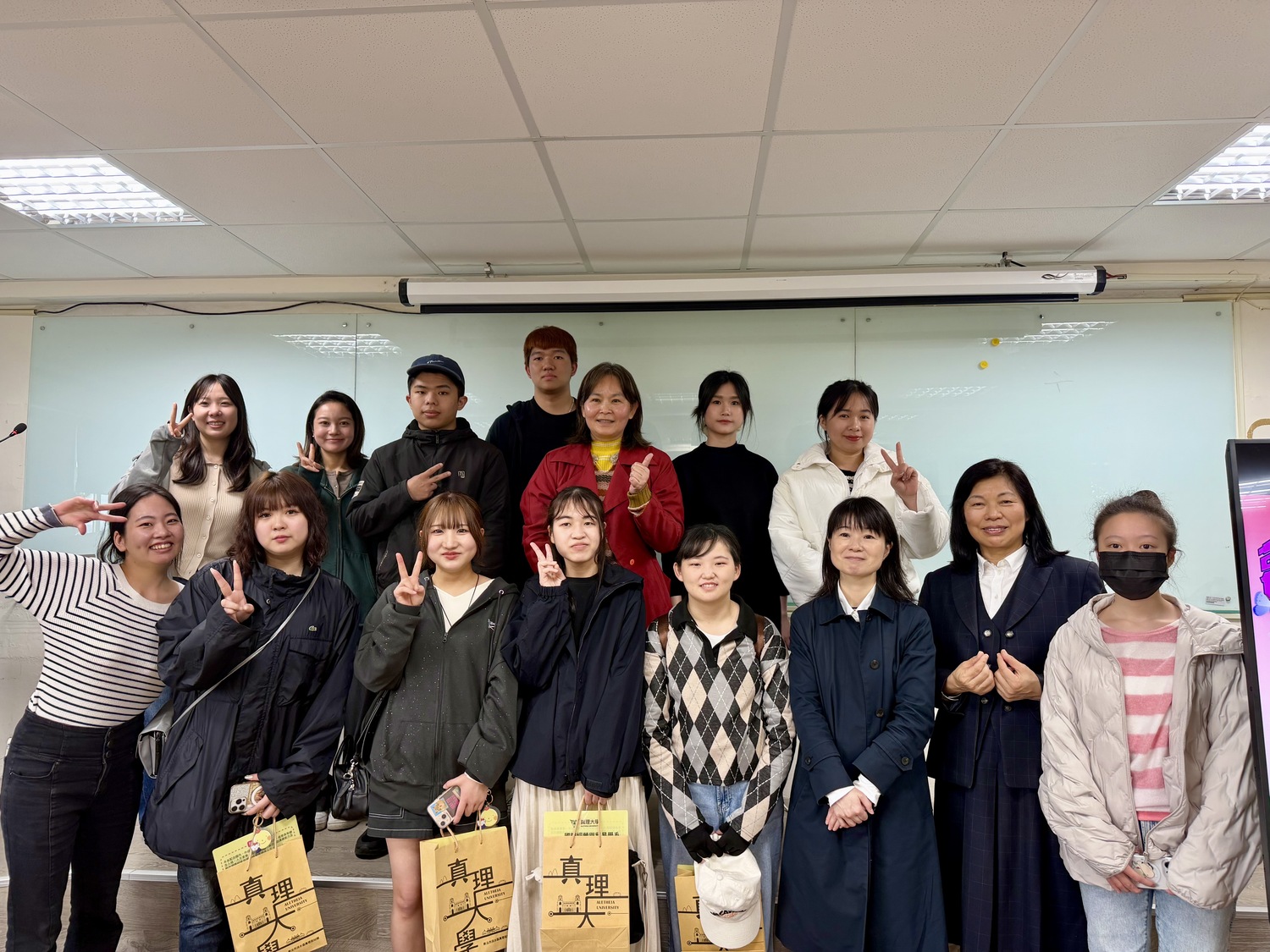 日本星城大學來訪國貿系進行日本和服體驗與交流圖片