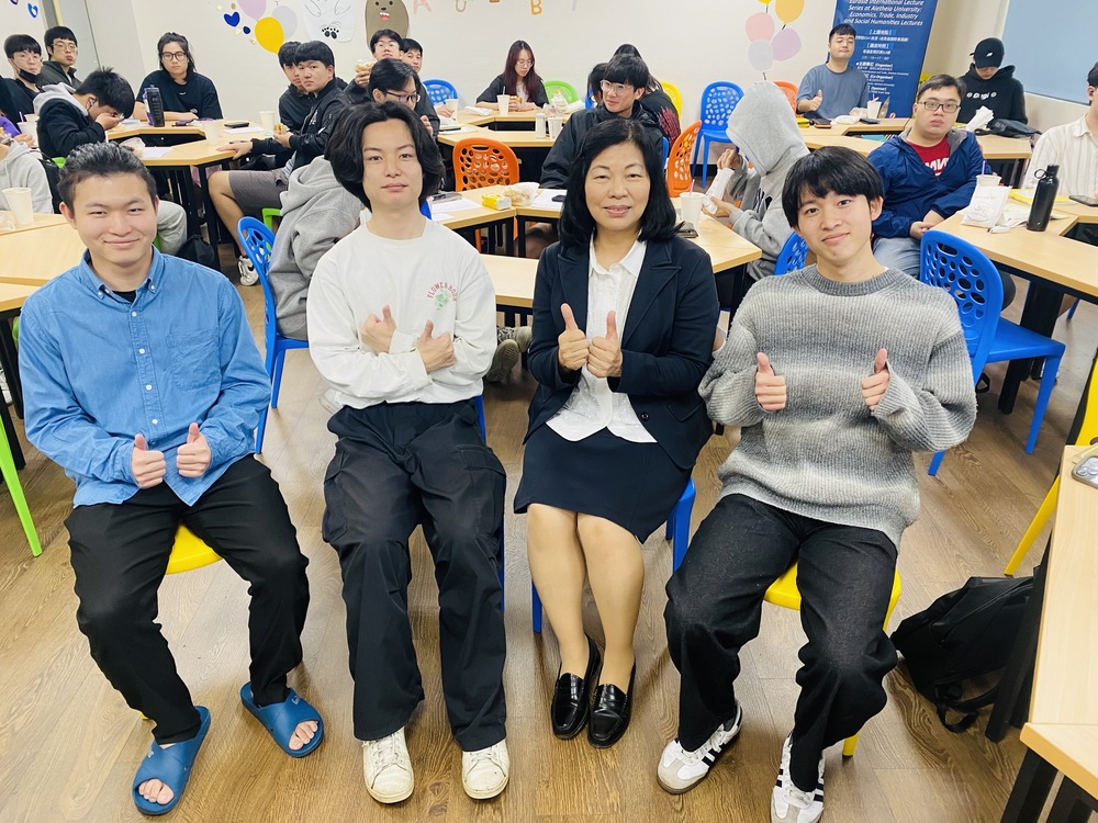 國貿系初級日文課程林冠汝老師師生與國際交換生交流圖片