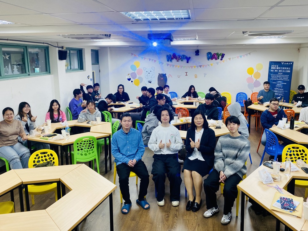 國貿系初級日文課程林冠汝老師師生與國際交換生交流圖片