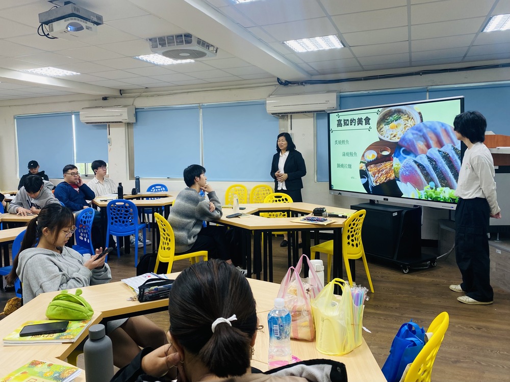 國貿系初級日文課程林冠汝老師師生與國際交換生交流圖片