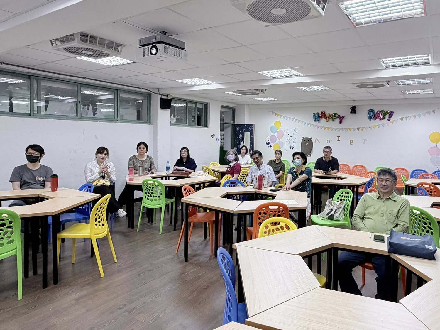李文瑜老師在教師專業成長社群分享得獎心得與教學經驗圖片