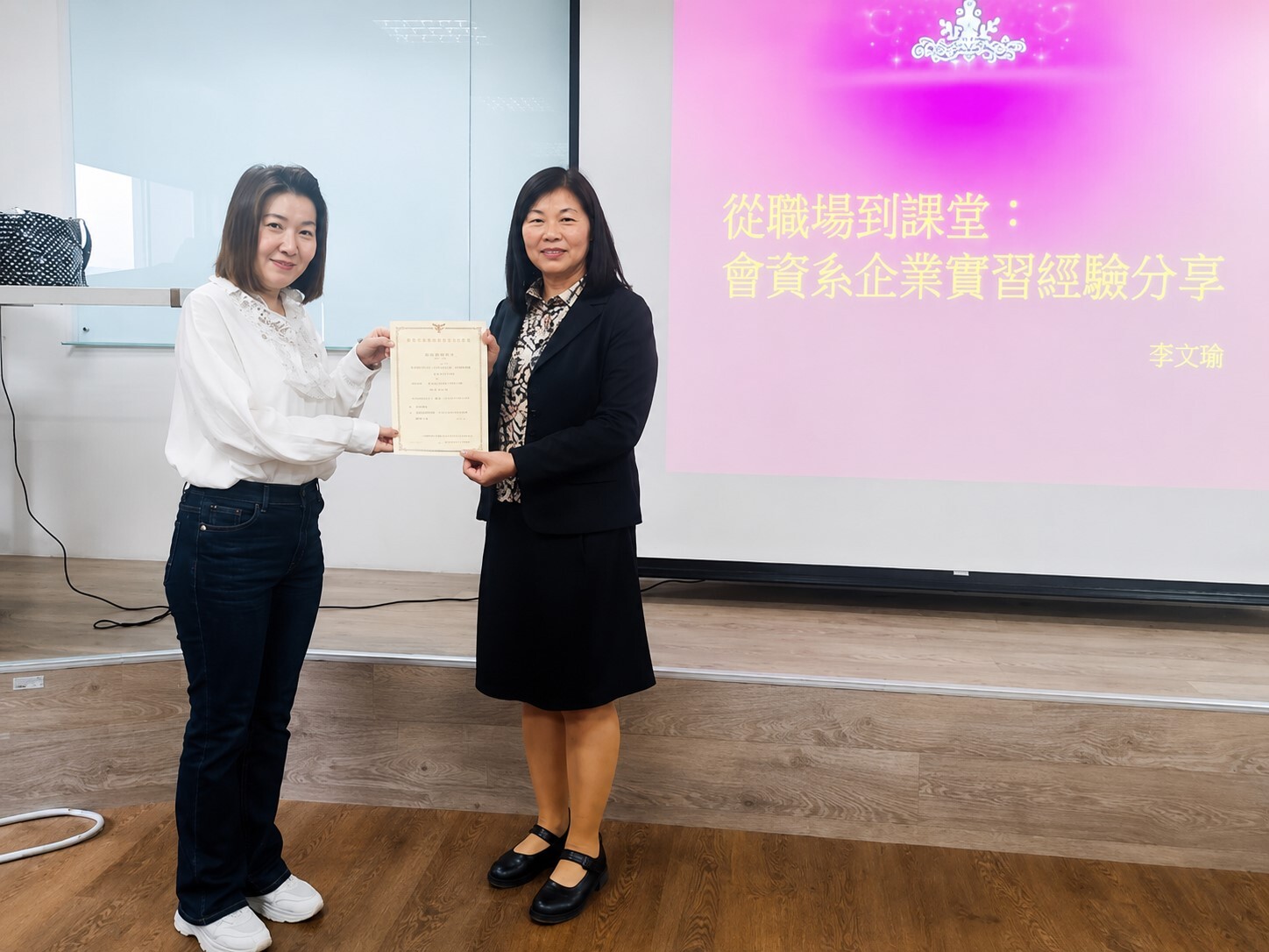 李文瑜老師在教師專業成長社群分享得獎心得與教學經驗圖片