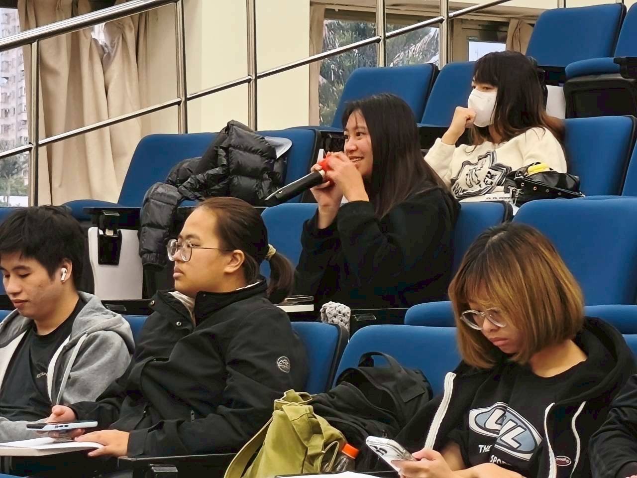 中華大學簡曉花院長來校談武士道、天皇制及神道圖片