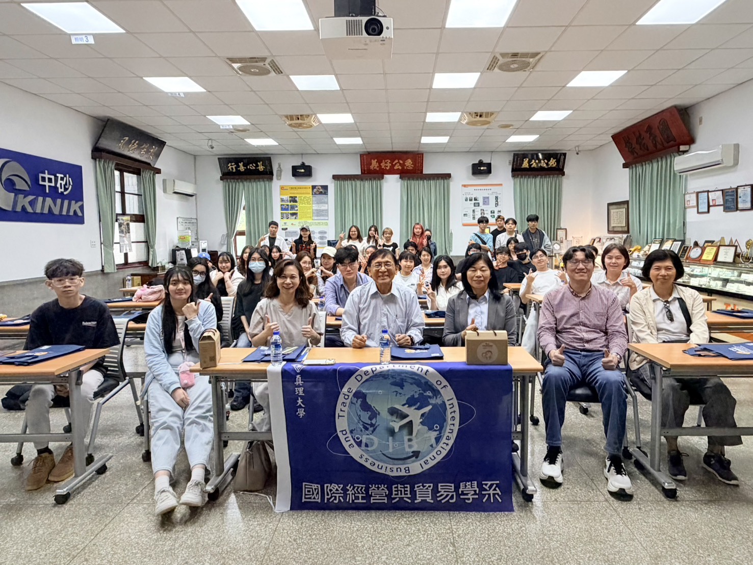 國貿系舉辦校外教學拜訪中砂公司圖片