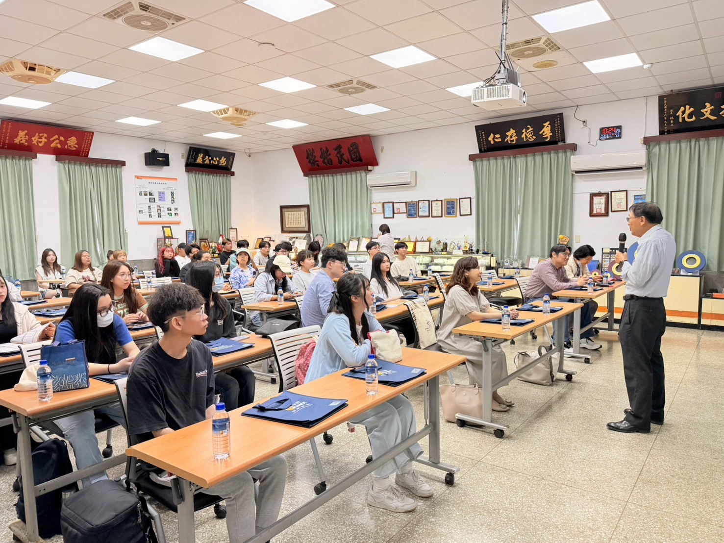 國貿系舉辦校外教學拜訪中砂公司圖片