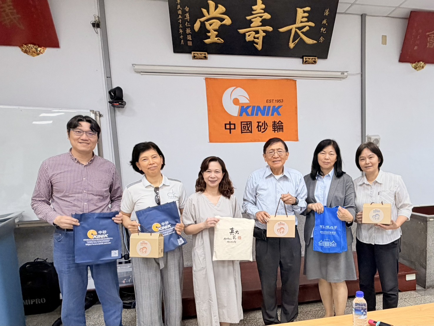 國貿系舉辦校外教學拜訪中砂公司圖片