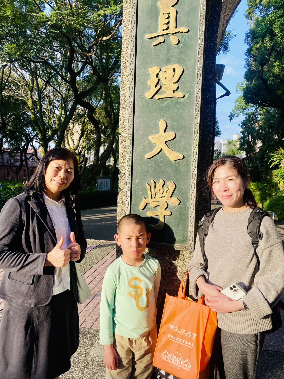 名城大學經濟學部教授來訪問本校及林冠汝主任圖片