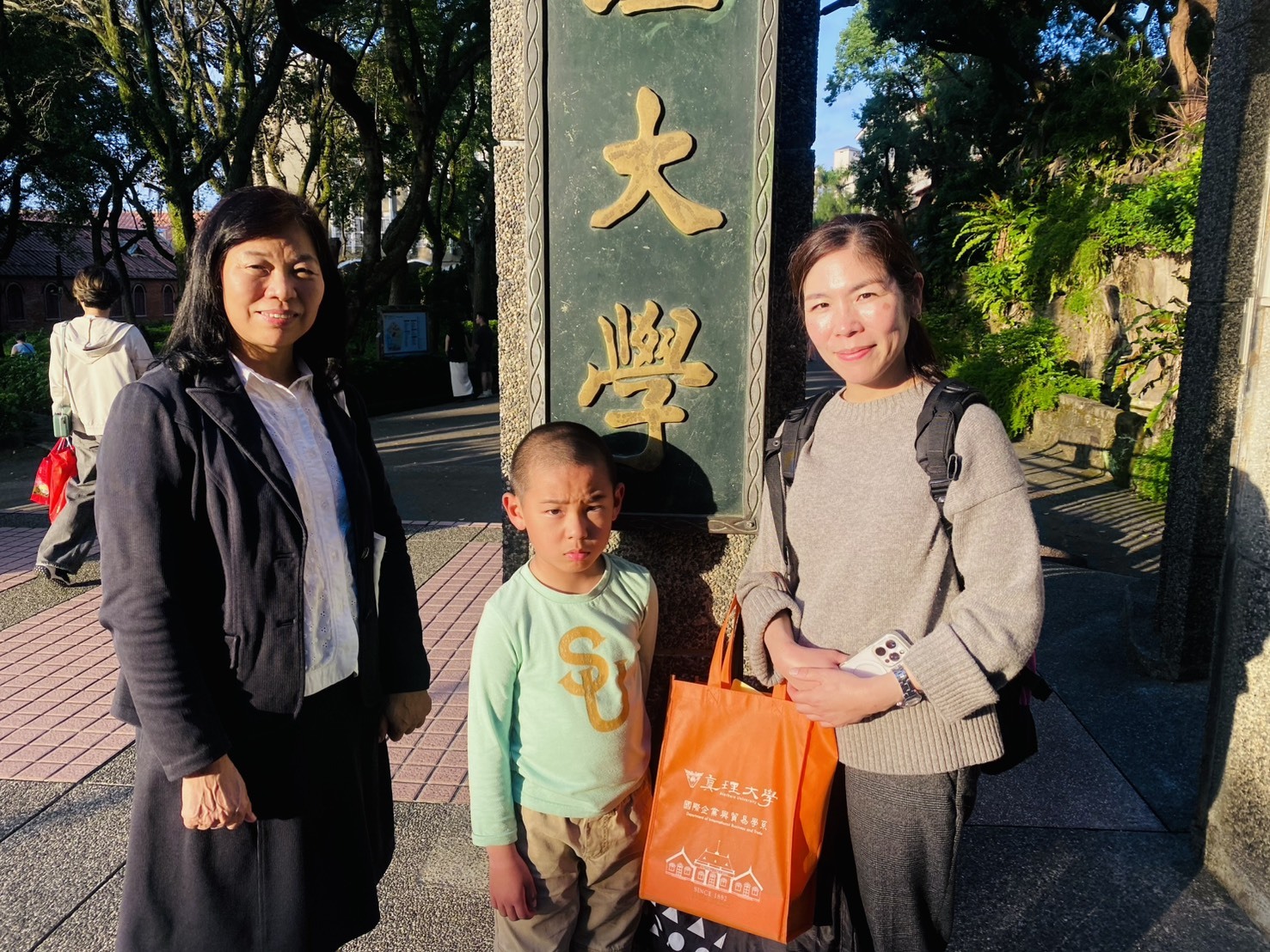 名城大學經濟學部教授來訪問本校及林冠汝主任圖片
